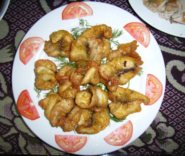 Cá tẩm bột rán (fried fish)