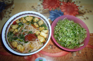 Bún riêu đậu (crab noodle soup, tofu, tomato) 