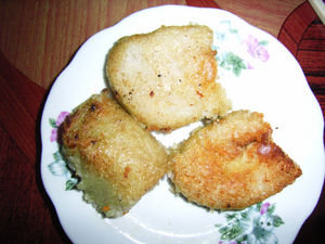 "Bánh chưng rán" (fried rice cake)