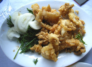 Mực tẩm bột rán (fried squid) 