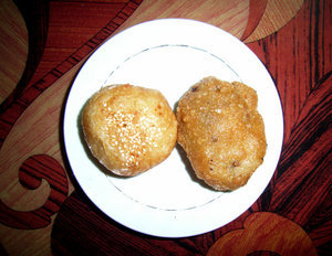 Two fried cakes 