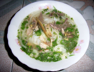 Phở gà (chicken noodle soup)