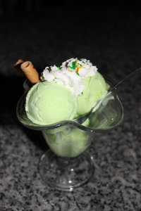 Kem cốm (young rice ice cream)