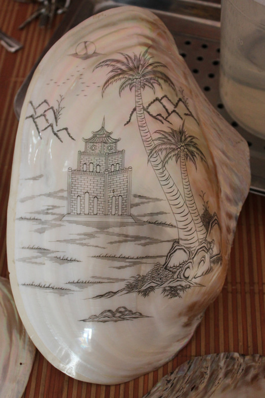 Hand carving on the shell (Chuôn Ngọ village near Hanoi)