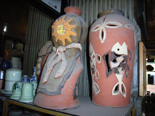 Ceramic tile vases at Bát Tràng 