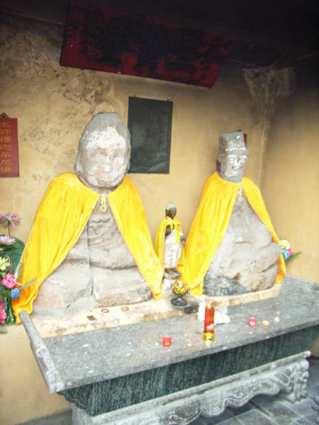Old Buddha statues