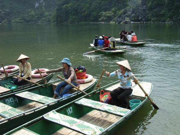 Boats in Tràng An nature reserve - Ninh Bình