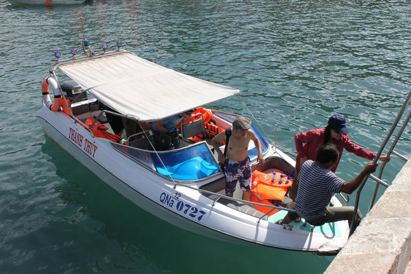 Canoe on the tour to Cù Lao Chàm island