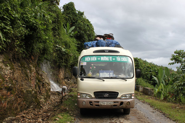 A bus in Mường Tè district, Lai Châu province