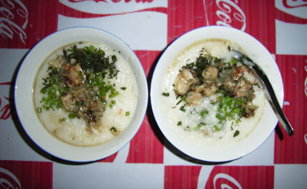 Rice porridge with oyster meat