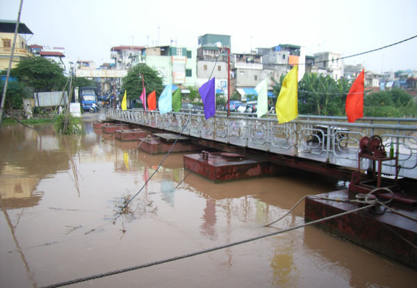 Floating bridge 