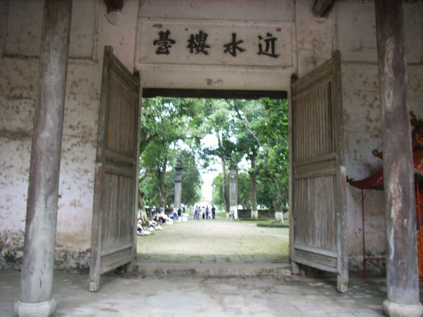 Chử Đồng Tử temple
