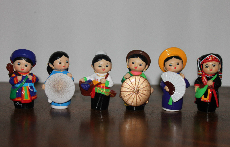 A set of ceramic dolls (Gom Viet products)
