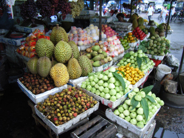 Fruits sold at Vĩnh Long market