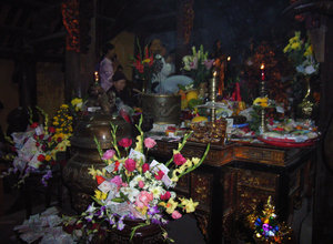 Inside Côn Sơn pagoda