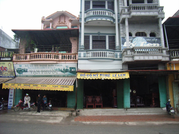 Furniture shops at Đồng Kỵ
