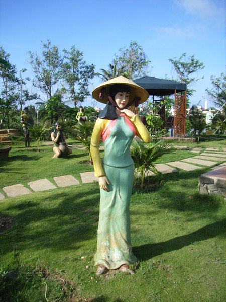 A statue at Thuận Thảo Land
