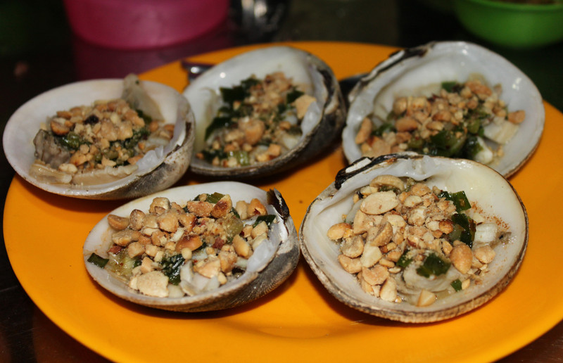Grilled oysters - Hà Tiên town