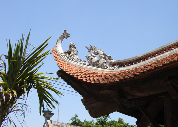 Mông Phụ village temple