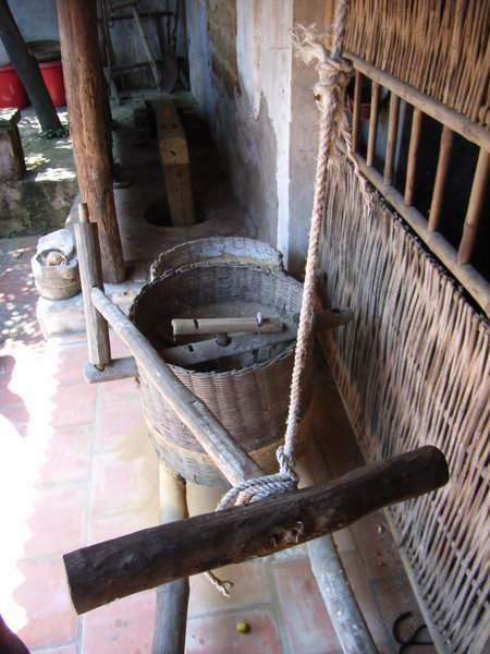 Equipment for grinding rice