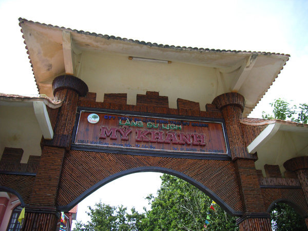 Gate into Mỹ Khánh village