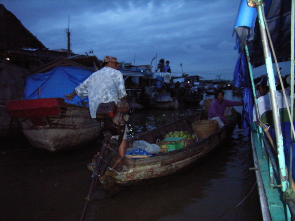 Cái Răng floating market