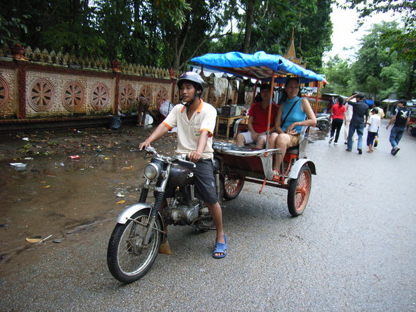 Rickshaw at Mahatup temple 