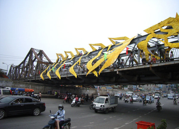Long Biên bridge during the festival