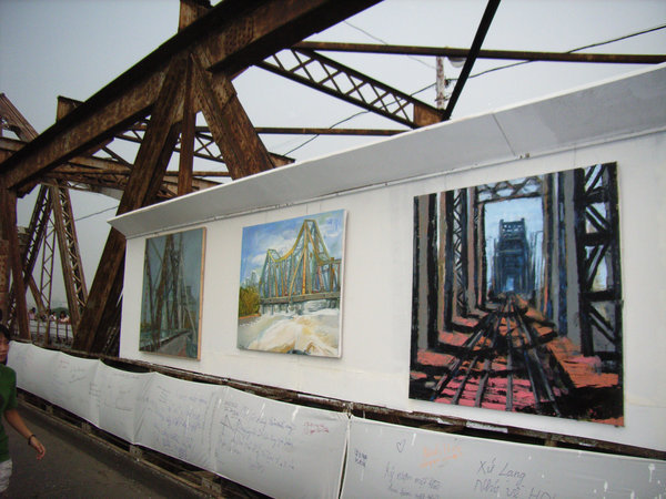 Paintings of Long Biên bridge