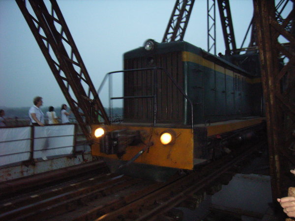 A train running on Long Biên bridge