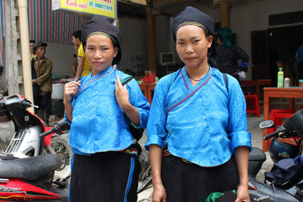 Two Nùng ethnic girls in Hoàng Su Phì