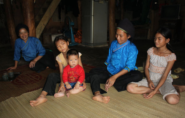 A Nùng ethnic family in Hoàng Su Phì