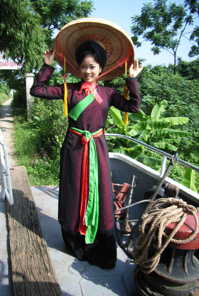 A "Quan họ" singer
