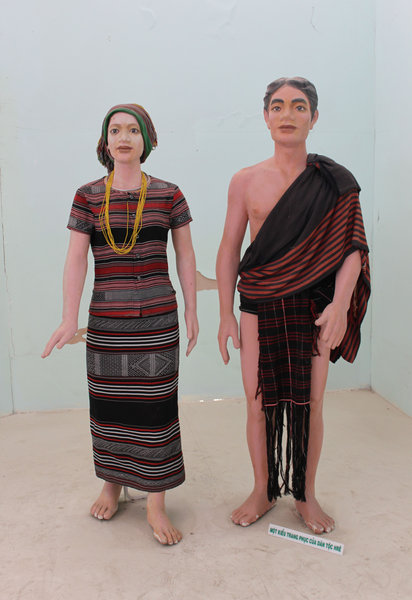 Traditional clothes of the H're people