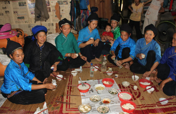 Lunch at a house of the Nùng ethnic people