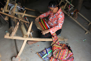 Pà Thẻn weaving village in Hà Giang