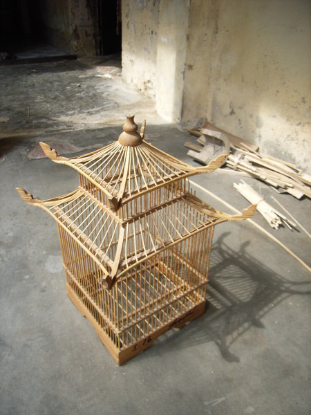 A bird cage in Vác village