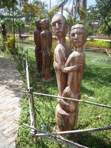 Statues at Đồng Xanh park 