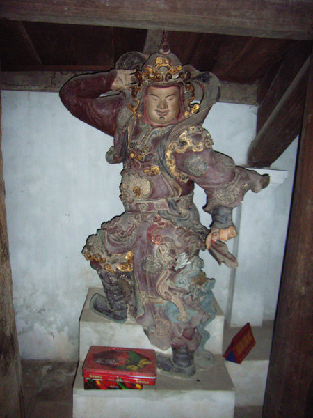 Statue at Mía pagoda 