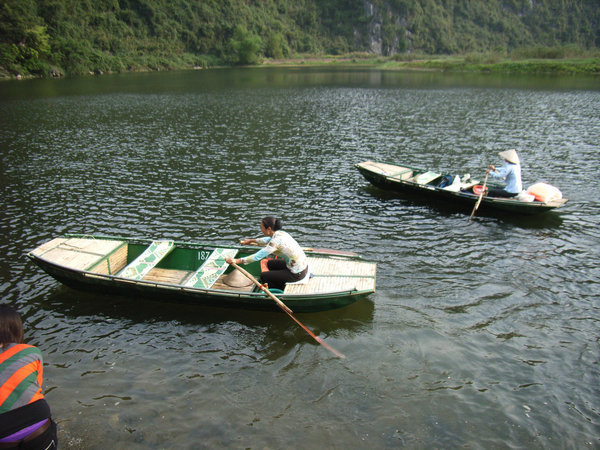 Boat in Tràng An nature reserve