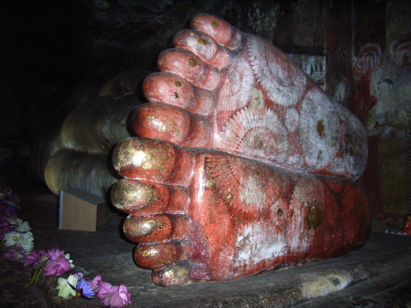 Feet of a lying Buddha in Dambulla