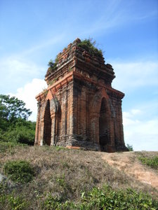 Tháp Bánh Ít (including 4 towers)