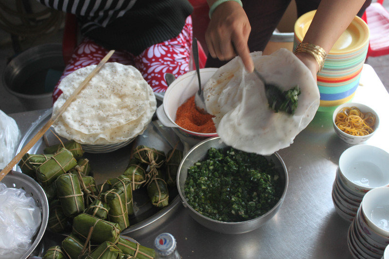 Making Bánh Đập rice cake - Nha Trang city