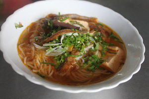 Bún riêu chả cá (noodle soup with fish)