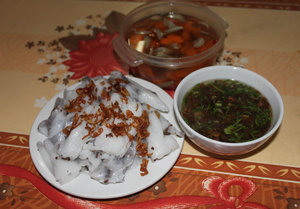Bánh cuốn chả (steamed rice cake)