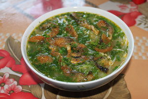 Bún chả cá (noodle soup with grilled fish)