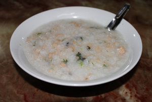 Cháo cá hồi (rice porridge with salmon)