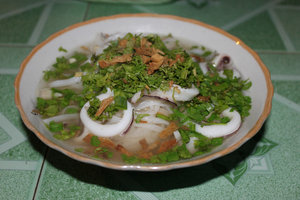 Phở mực (noodle soup with squid)