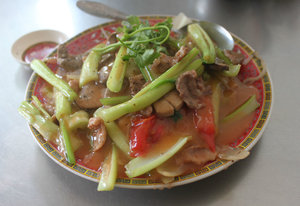 Phở xào gan lợn (fried noodles with pig liver)