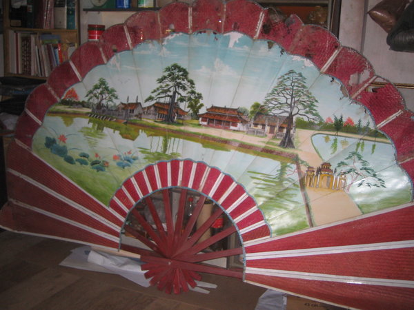 A 3m wide fan made in Chàng Sơn village